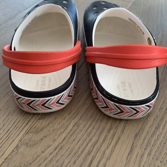 Girls Crocs by Drew Berrymore - Picture 3 of 4